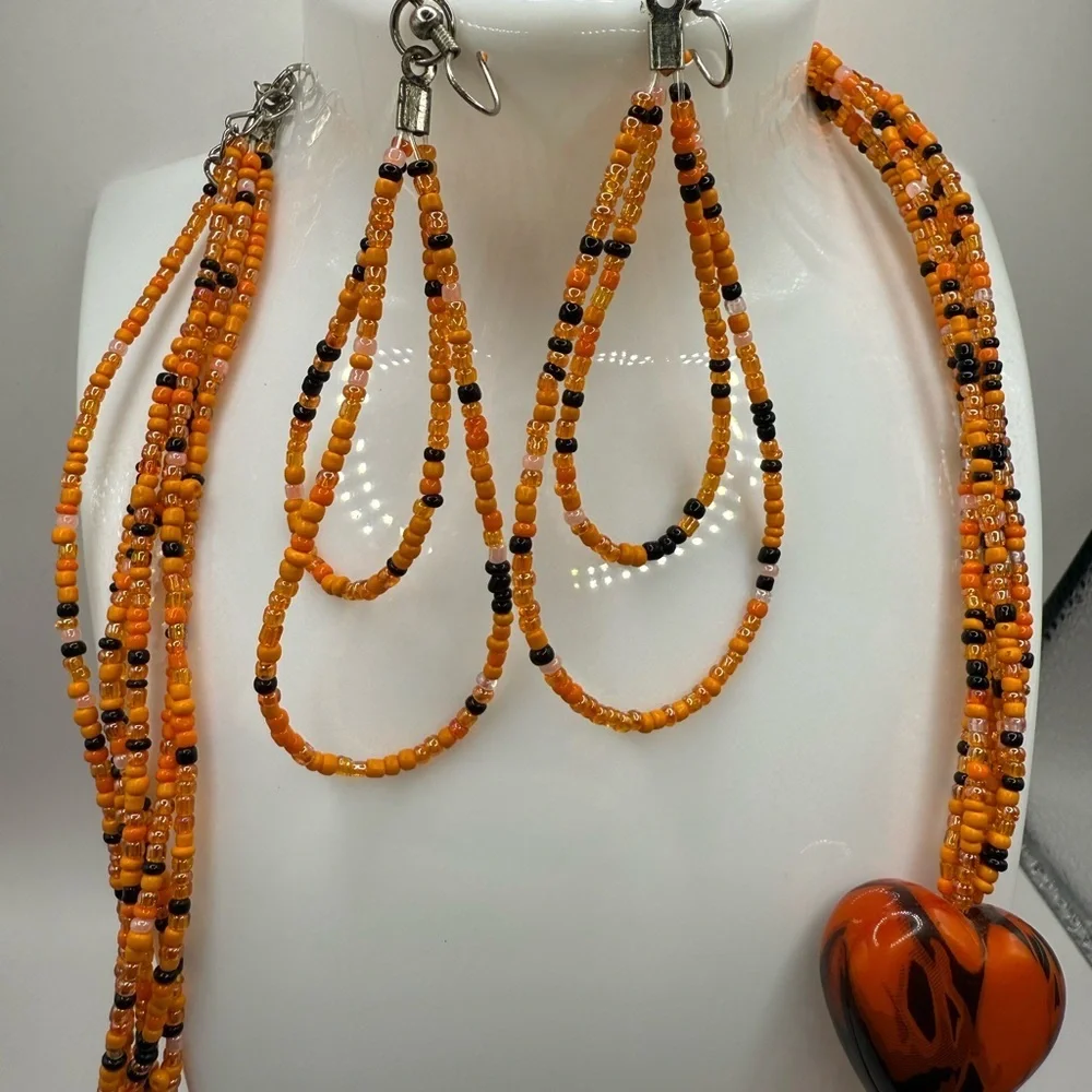 Orange & Black Beaded Necklace with Hearts & matching Earrings lot (2)